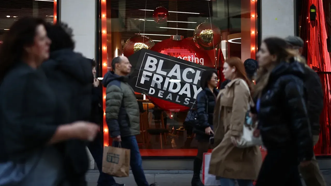 AP/Reuters: ИИ-инструменты стали драйвером роста онлайн-продаж в "Черную пятницу"