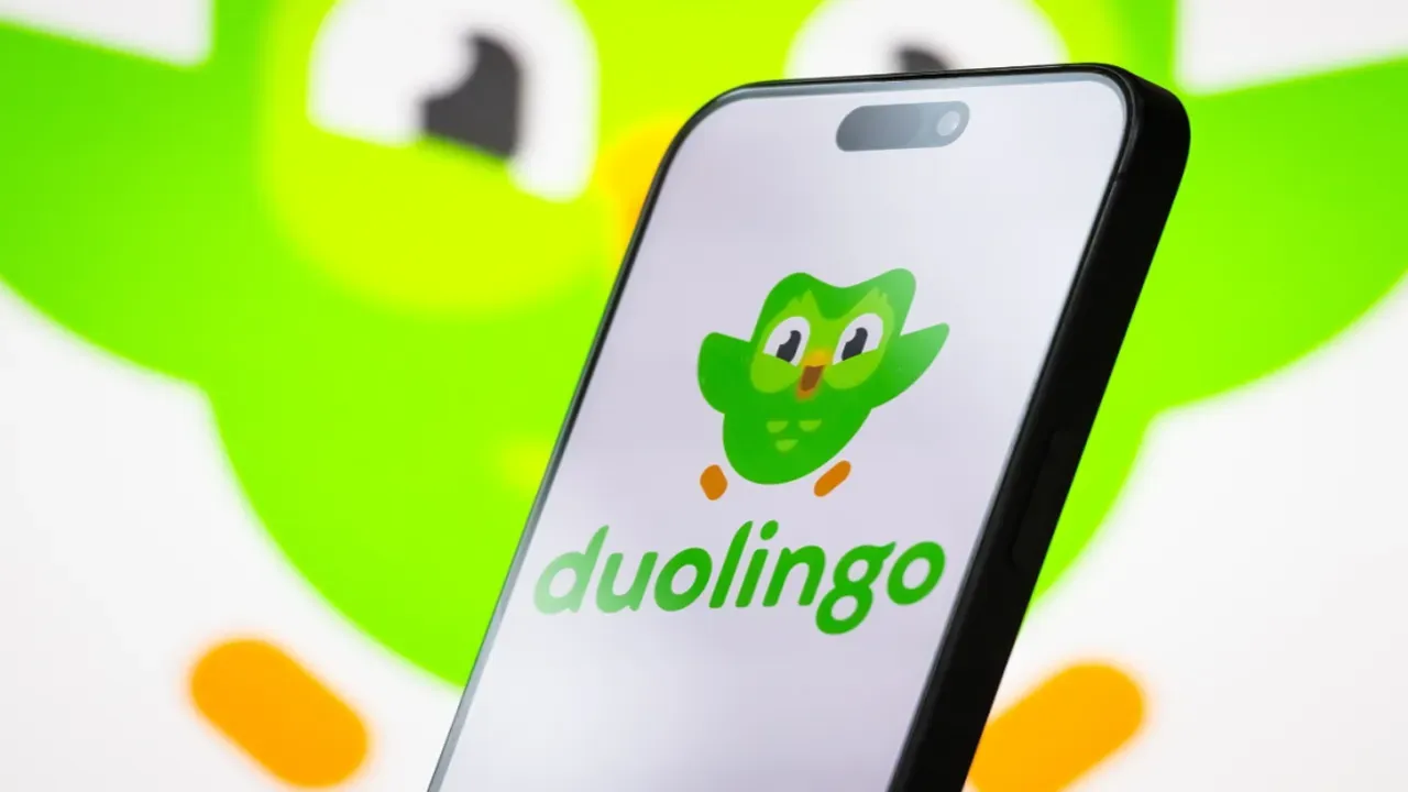 Duolingo Integrates AI Without Mass Layoffs, Focuses on Upskilling