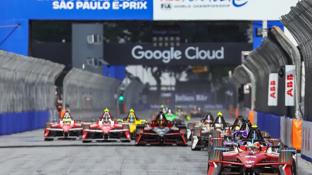 Formula E и Google Cloud: ИИ ускоряет гонки
