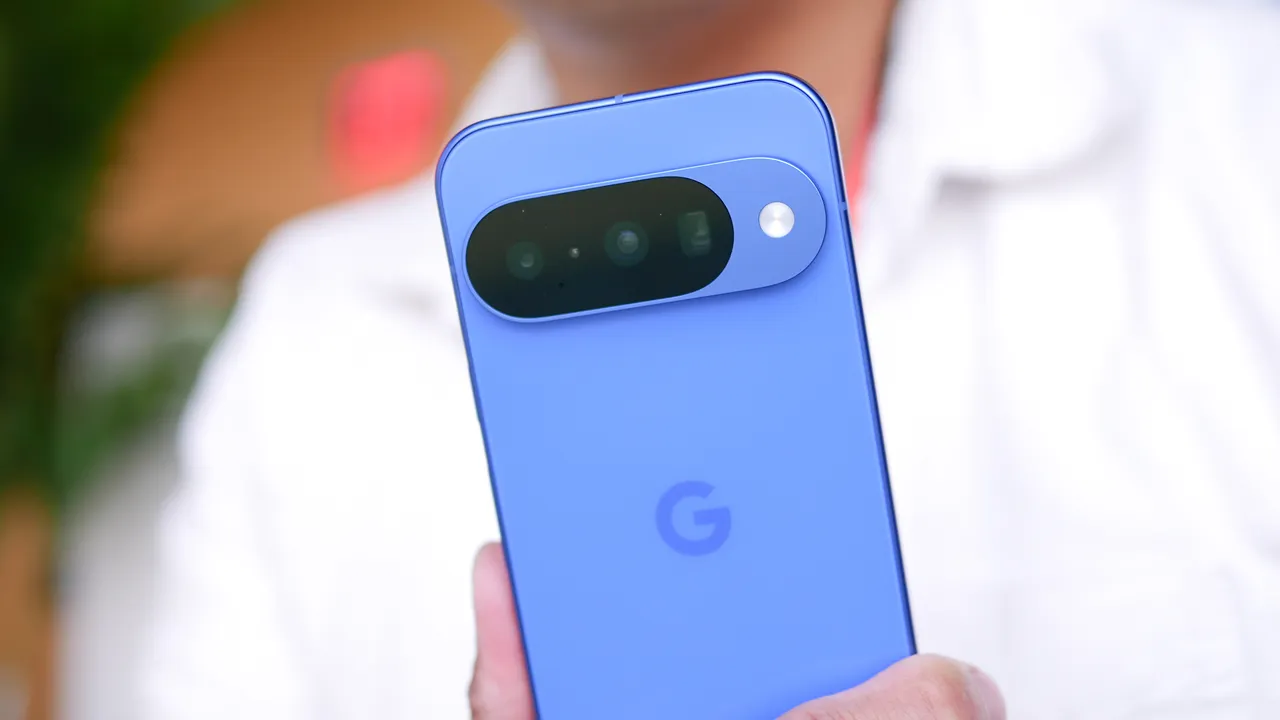 Google Unveils Pixel 10 with Proactive Gemini AI and "Magic Cue" Feature