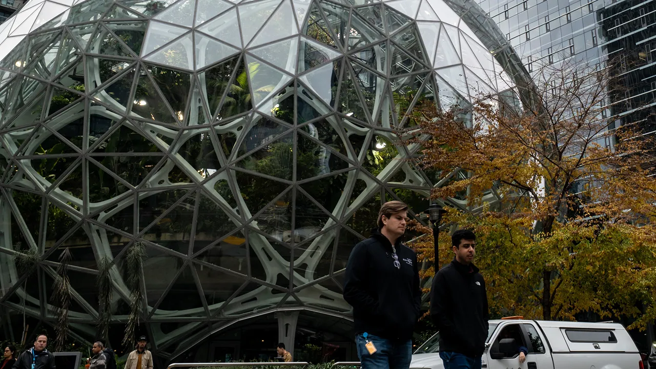 NYT: Массовые увольнения пугают, но это не признак "AI-апокалипсиса"