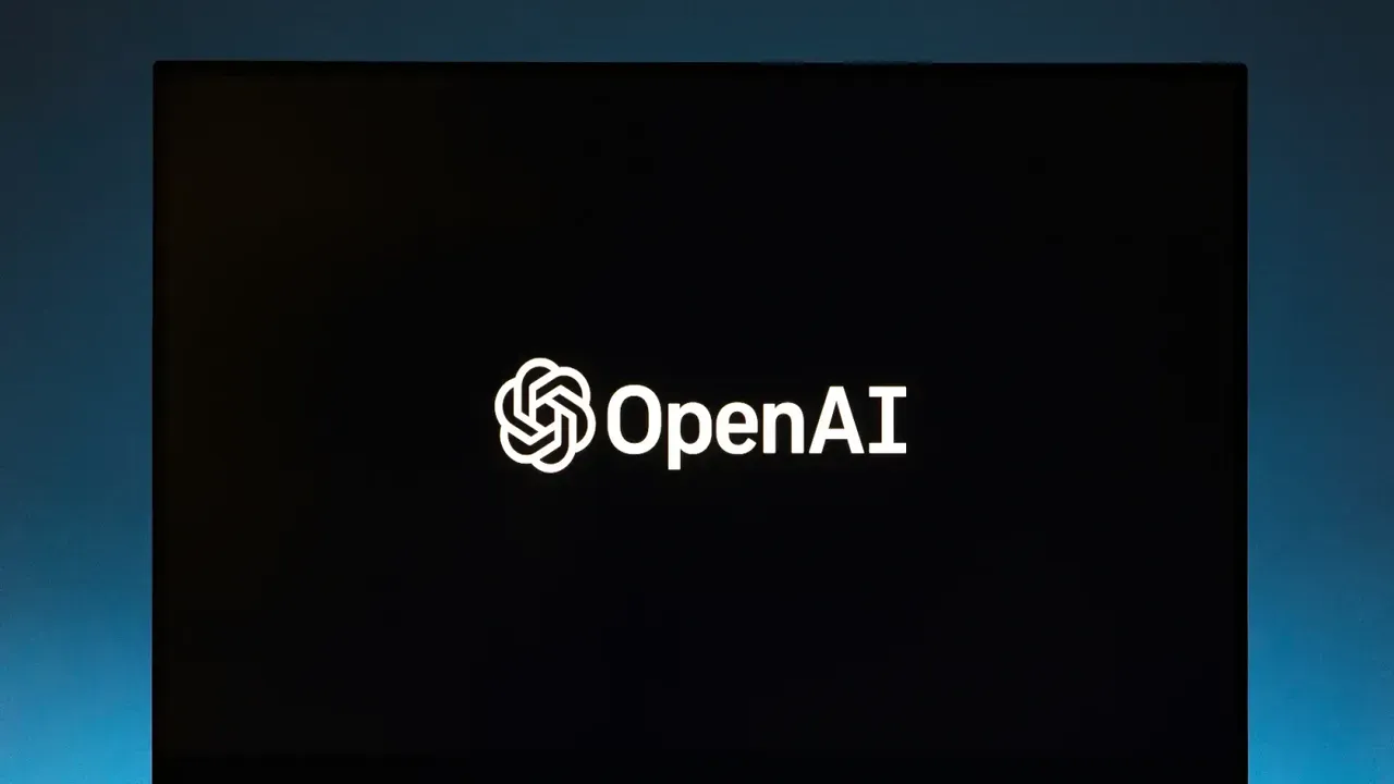 OpenAI Prepares Its Own AI Browser, Postponing Open-Source Model Release