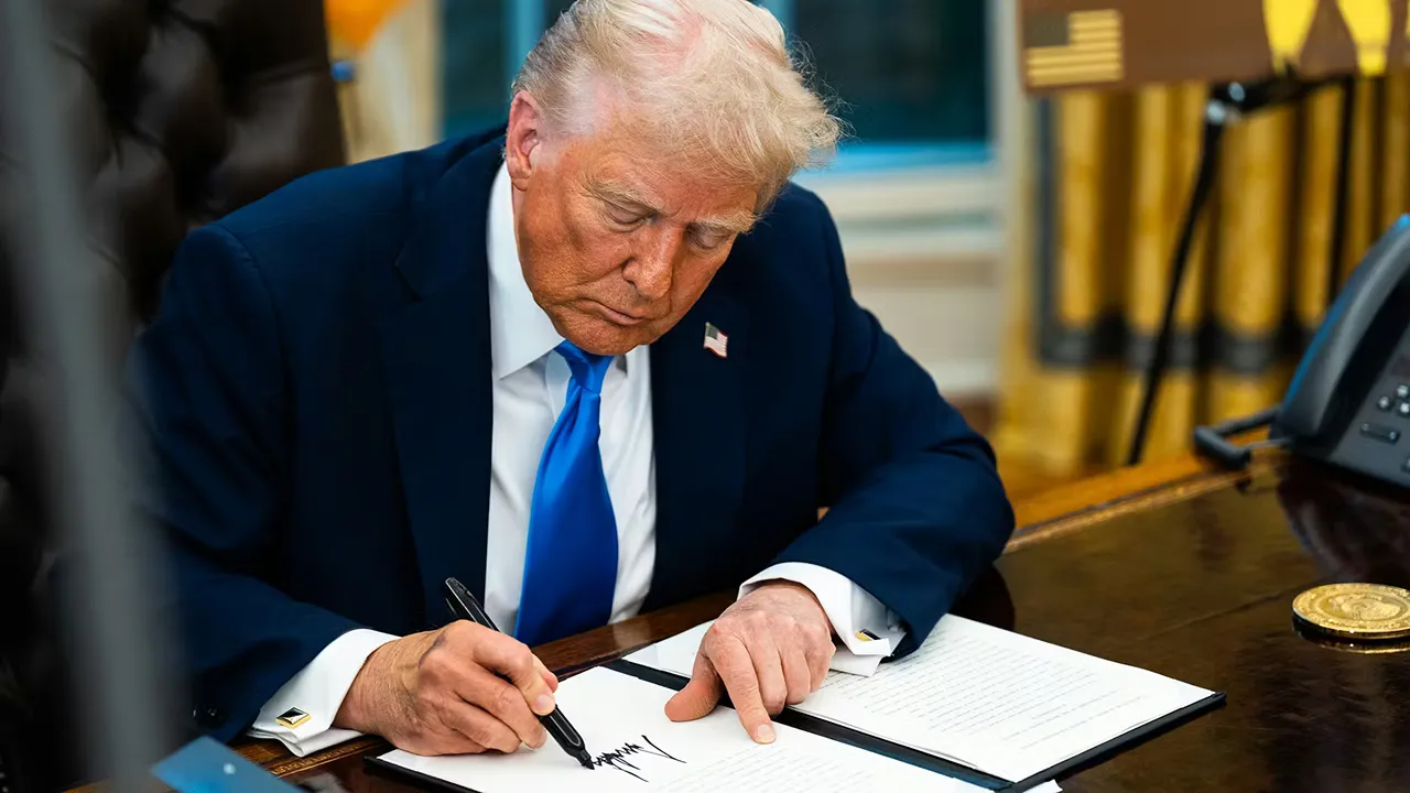 Белый дом приостановил указ, ограничивающий права штатов в регулировании ИИ